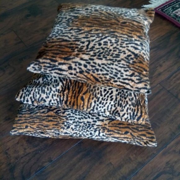 Set of Animal Print Throw Pillows! SOFT! - Picture 1 of 4